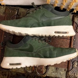 Green leather Nike Thea